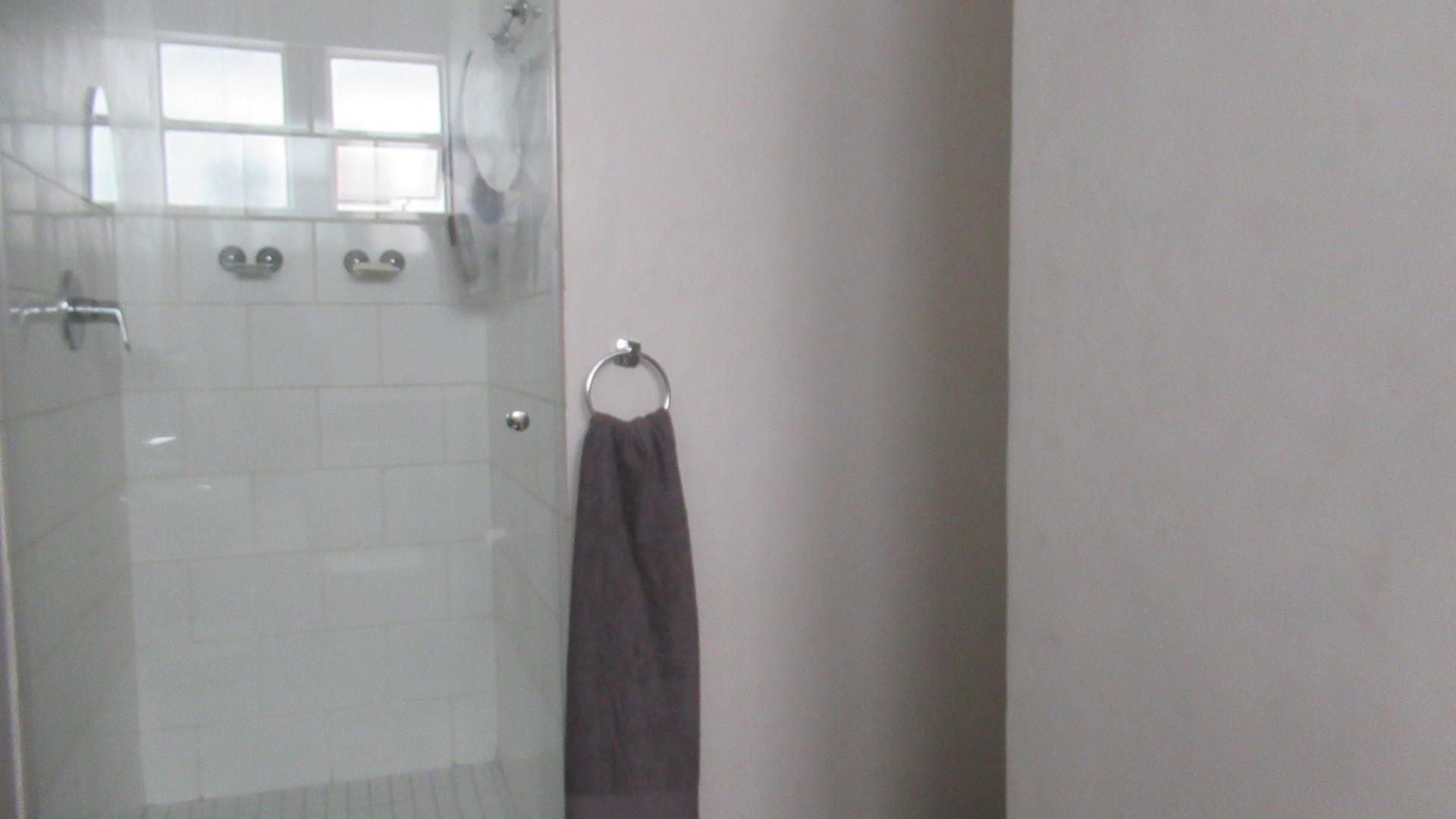 Main Bathroom - 7 square meters of property in Braamfontein