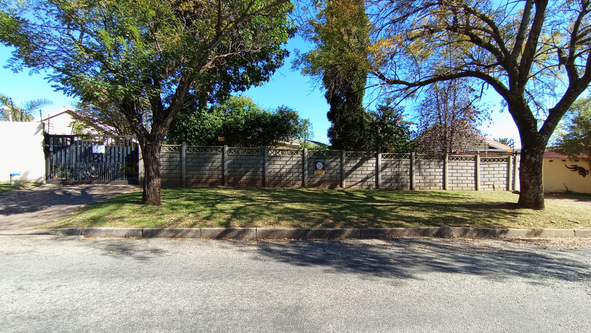 Front View of property in Illiondale