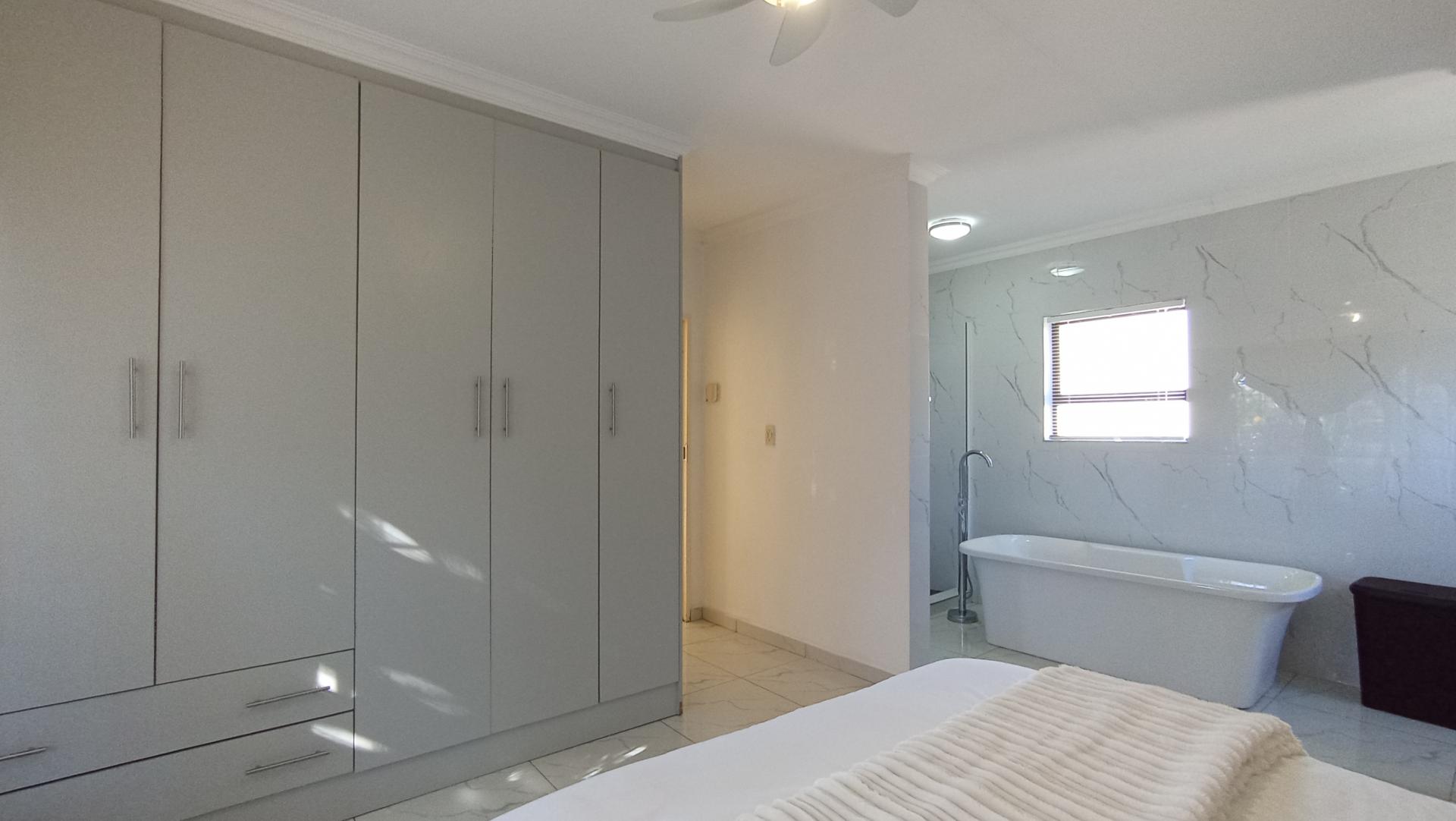 Main Bedroom - 14 square meters of property in Illiondale