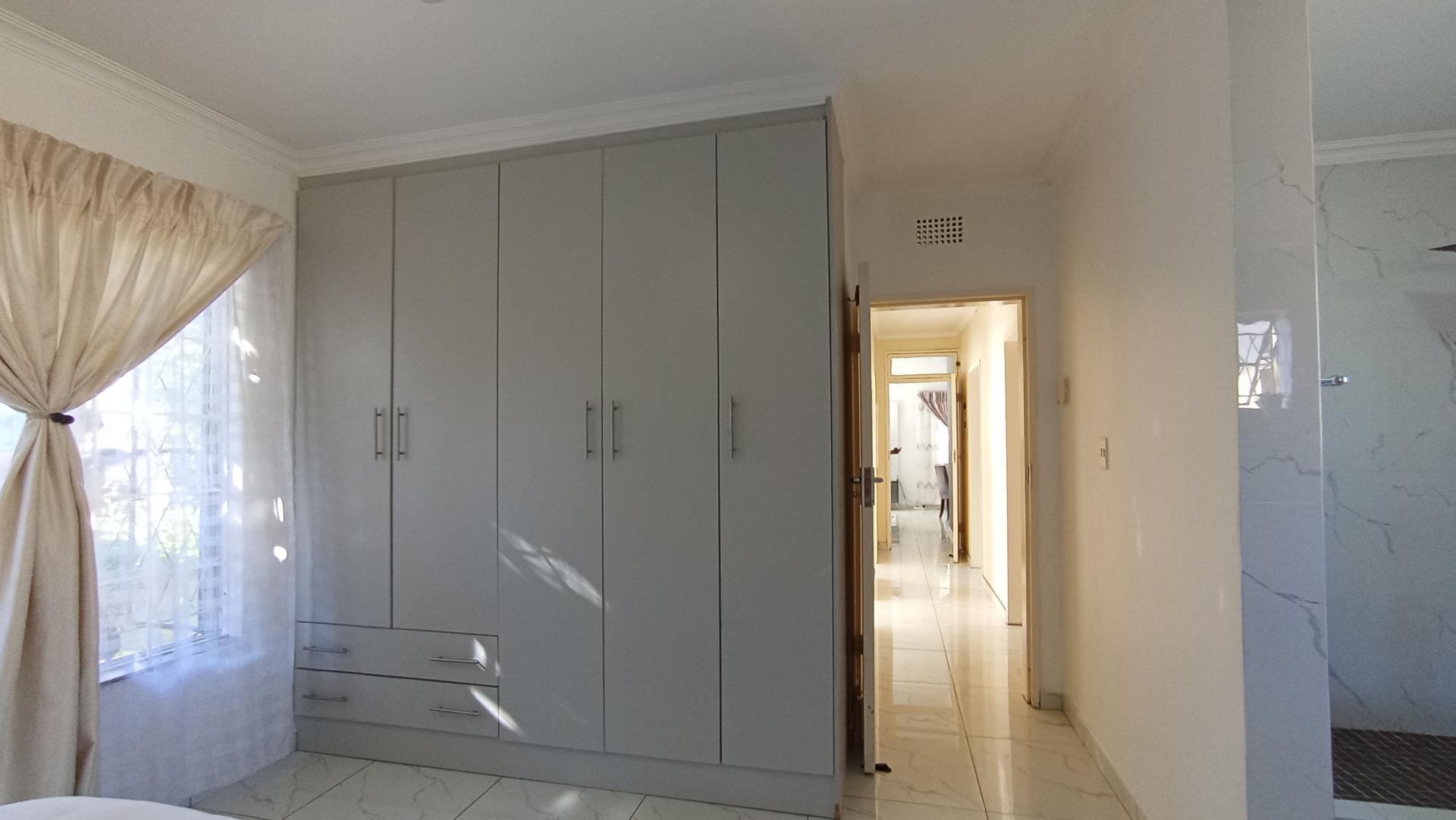 Main Bedroom - 14 square meters of property in Illiondale