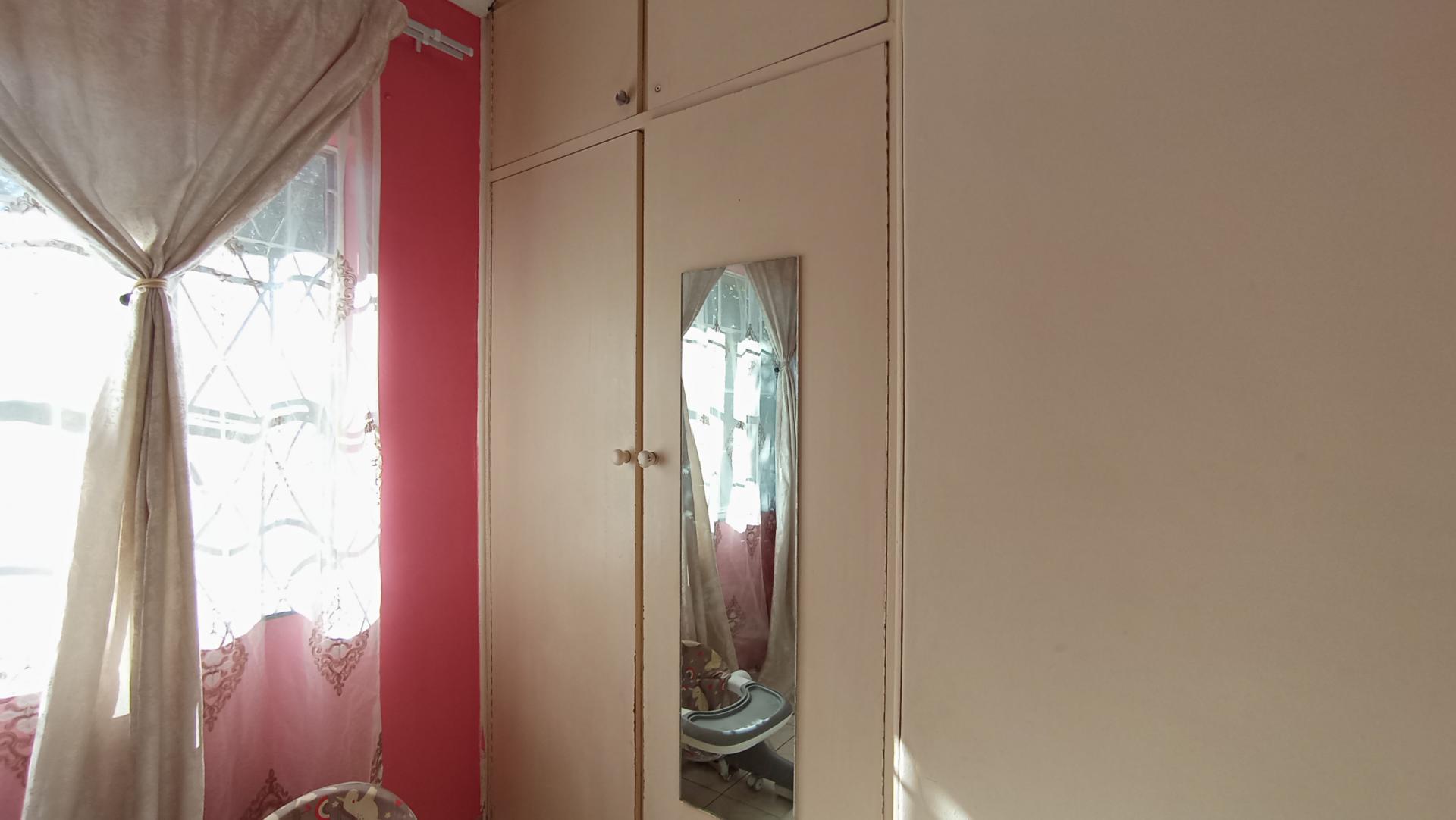 Bed Room 2 - 10 square meters of property in Illiondale