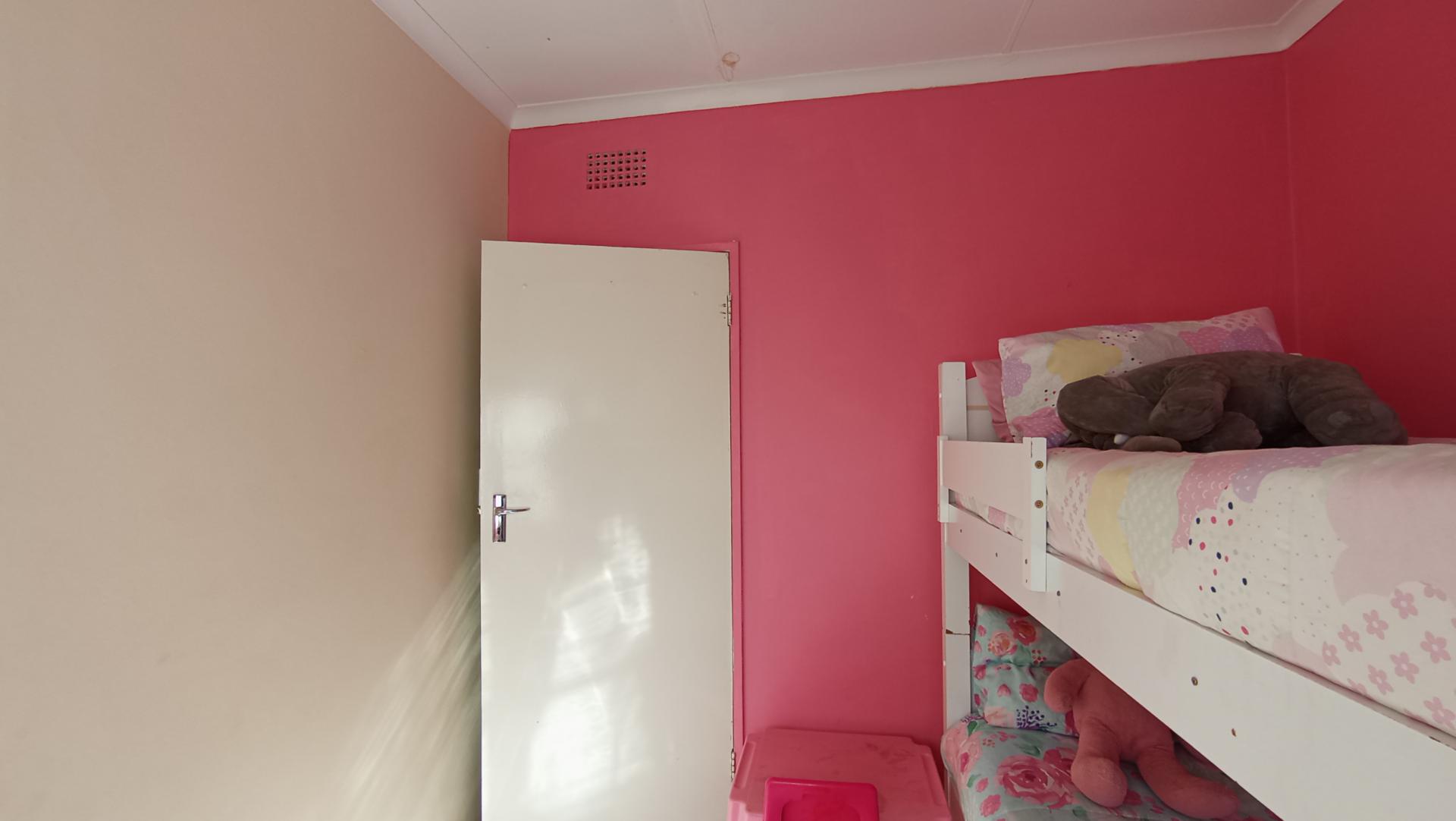 Bed Room 2 - 10 square meters of property in Illiondale