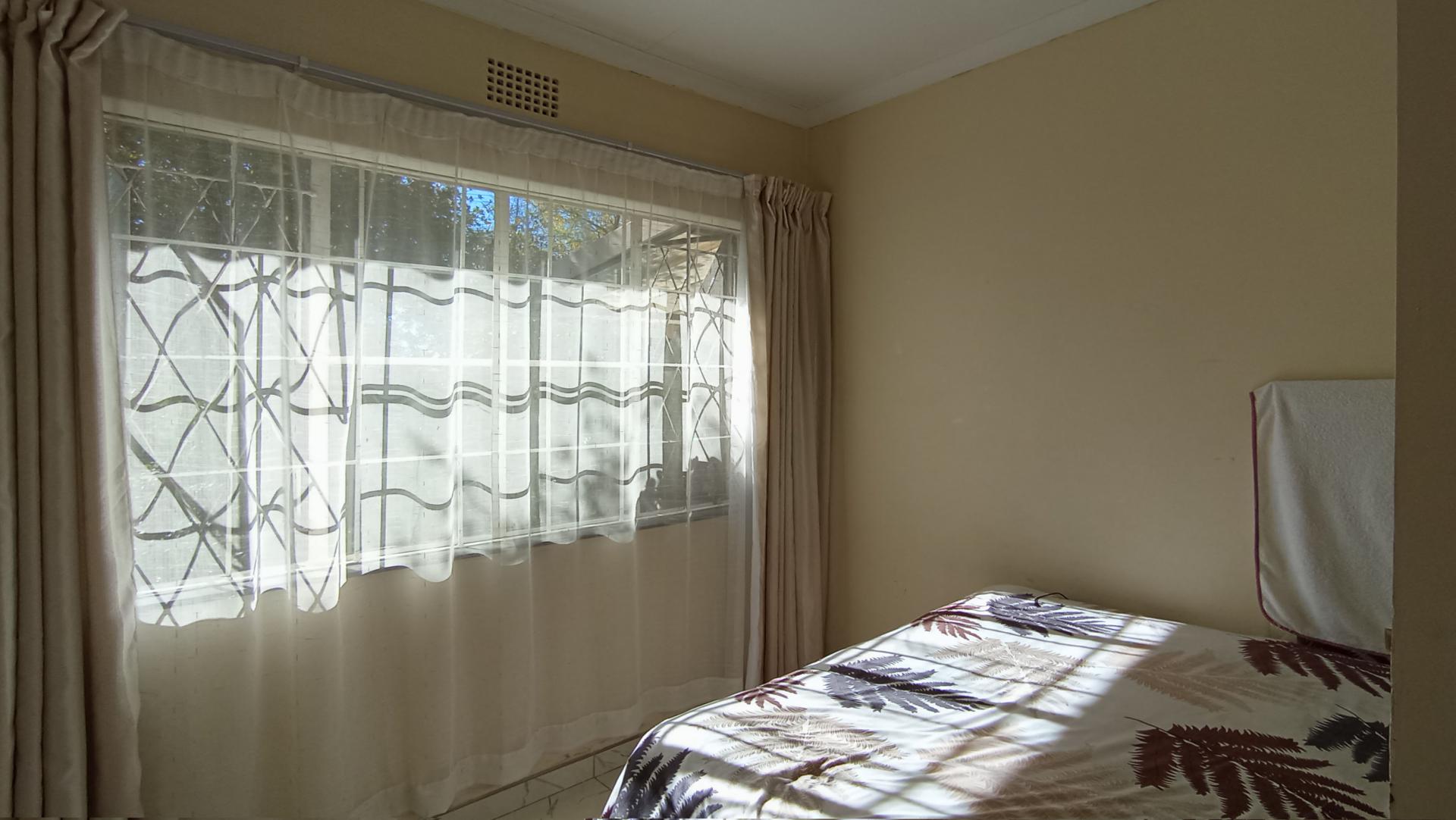 Bed Room 1 - 10 square meters of property in Illiondale