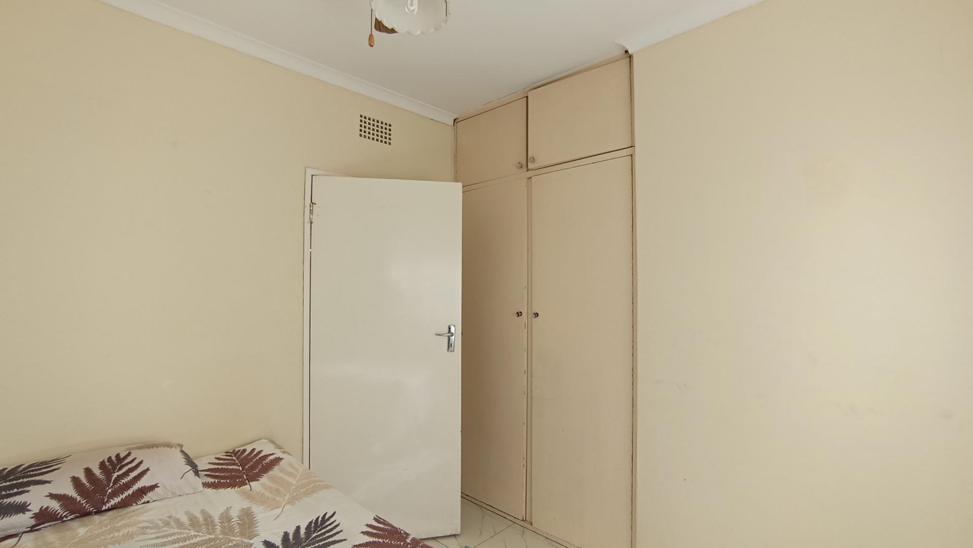 Bed Room 1 - 10 square meters of property in Illiondale