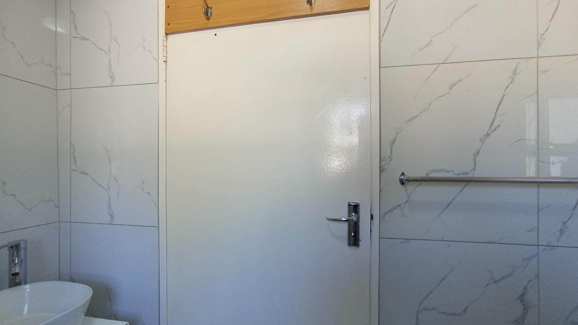 Bathroom 1 - 5 square meters of property in Illiondale