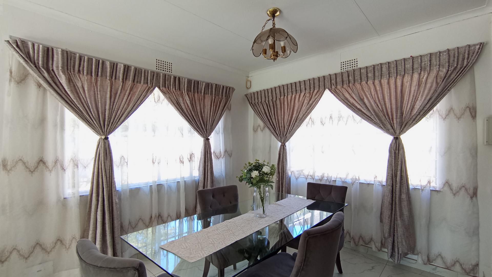 Dining Room - 8 square meters of property in Illiondale