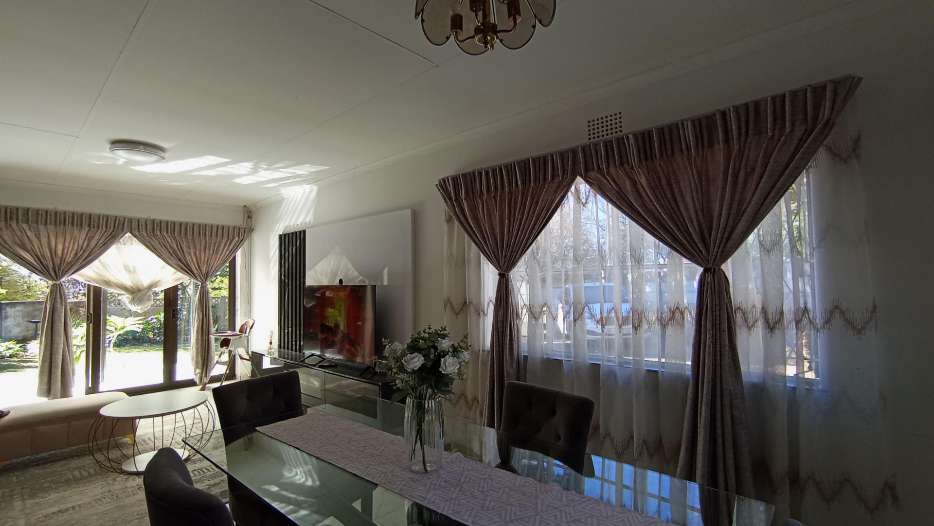 Dining Room - 8 square meters of property in Illiondale