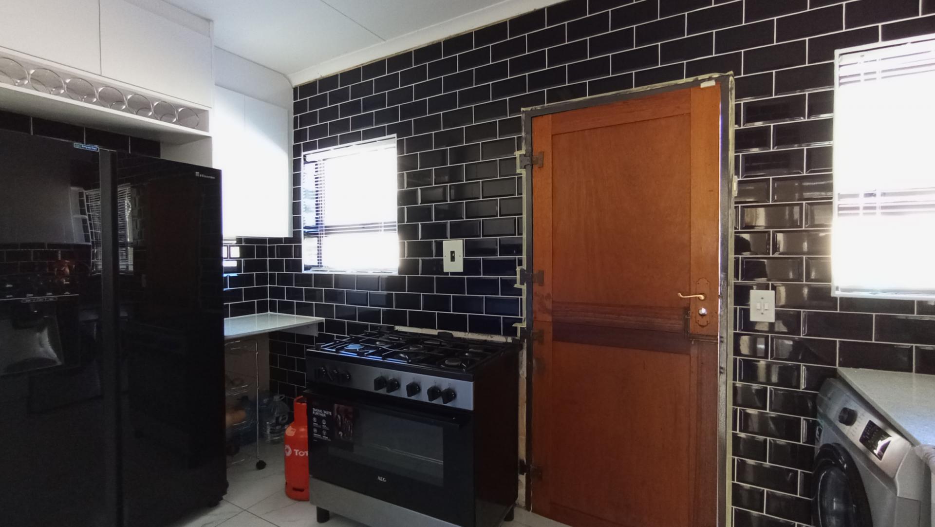 Kitchen - 11 square meters of property in Illiondale