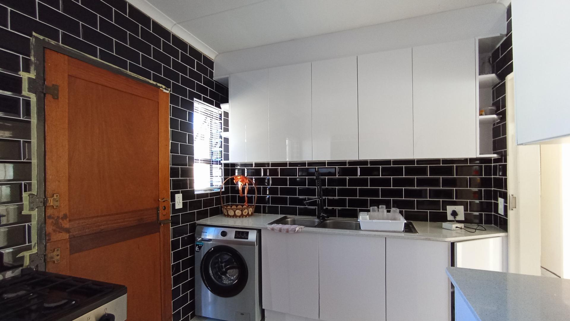 Kitchen - 11 square meters of property in Illiondale