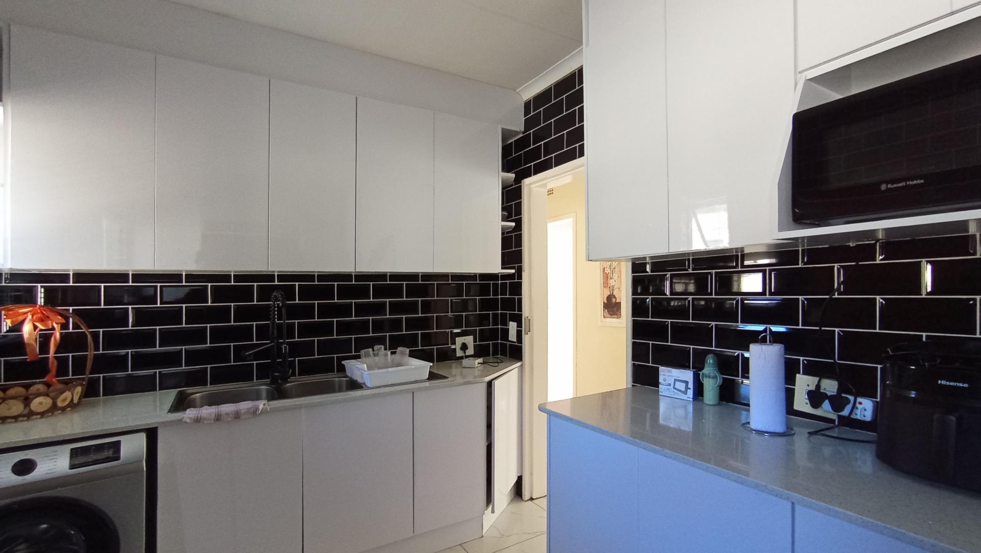 Kitchen - 11 square meters of property in Illiondale