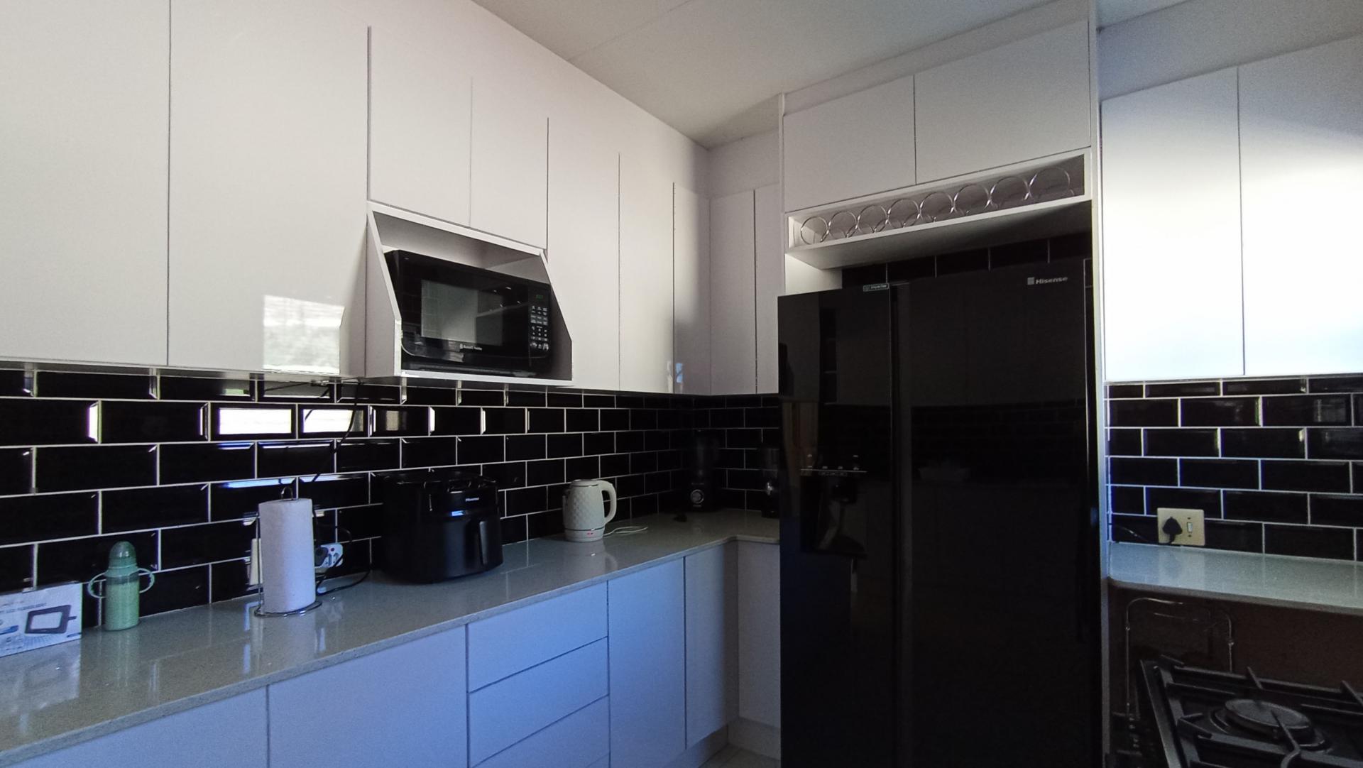 Kitchen - 11 square meters of property in Illiondale