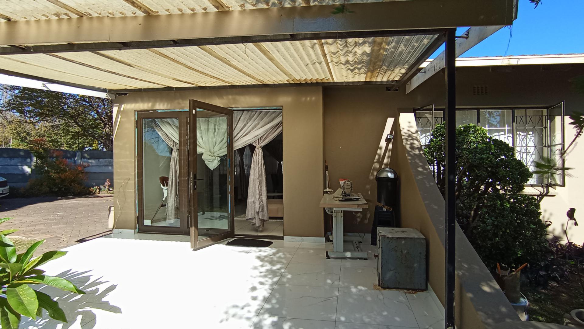 Patio - 47 square meters of property in Illiondale
