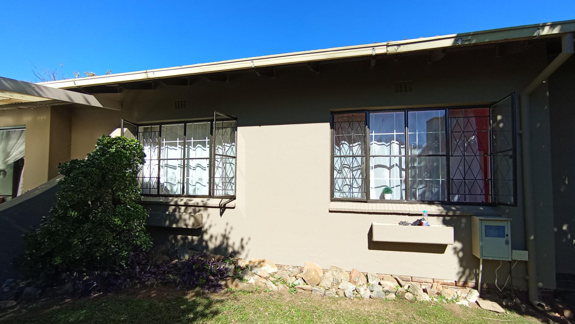 Front View of property in Illiondale