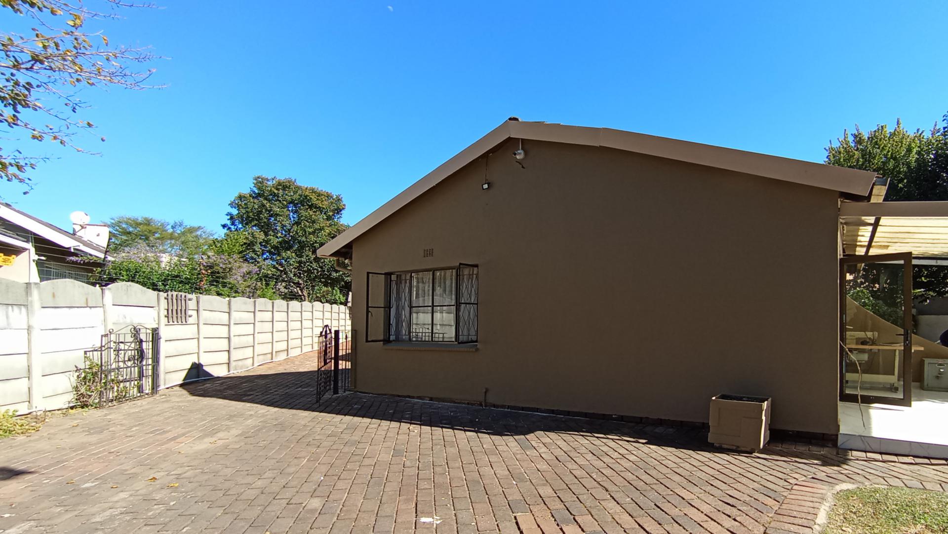 Front View of property in Illiondale