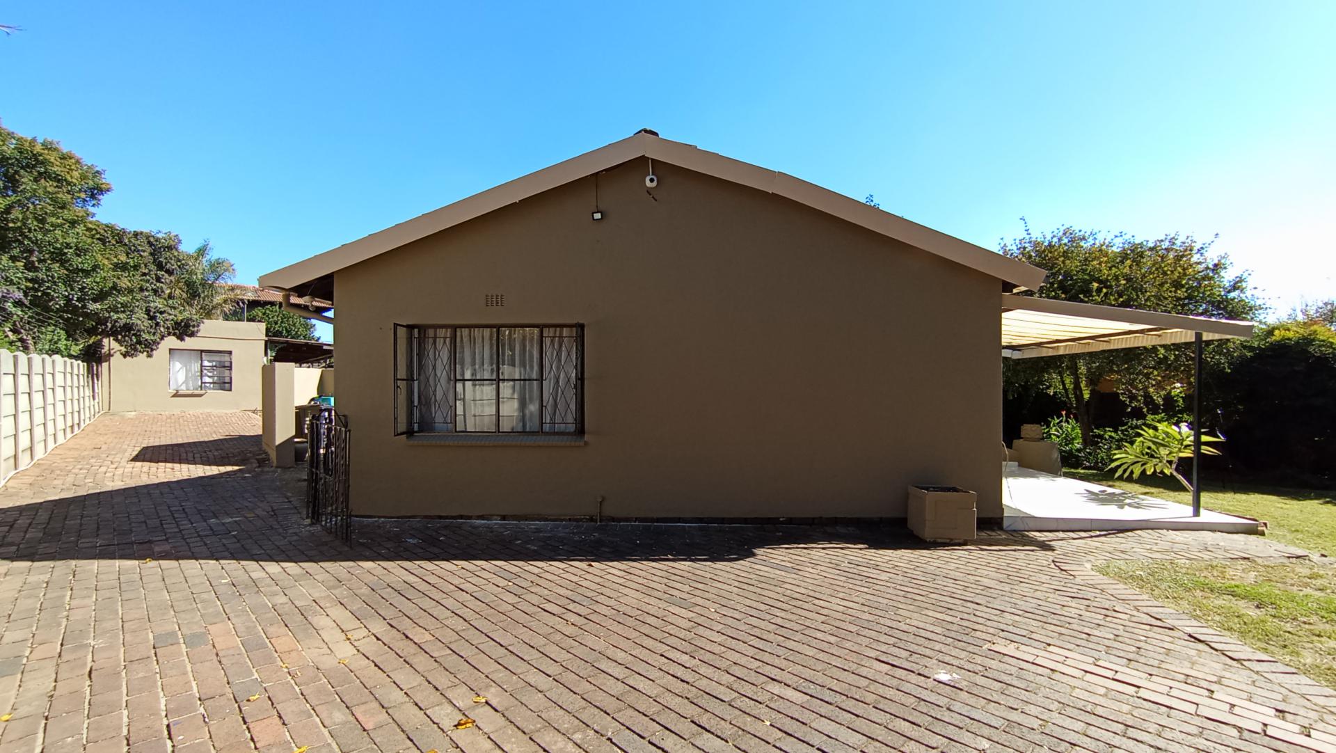 Front View of property in Illiondale