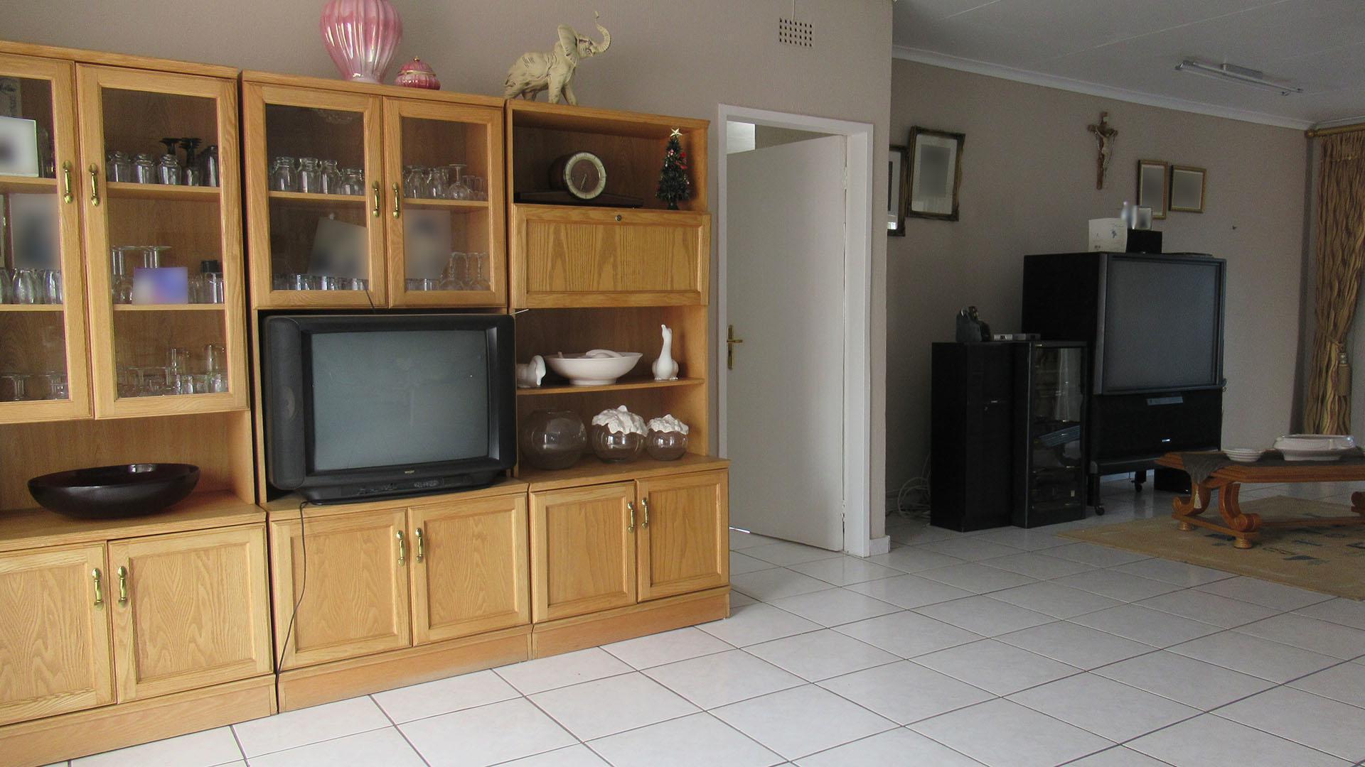 TV Room of property in Winchester Hills