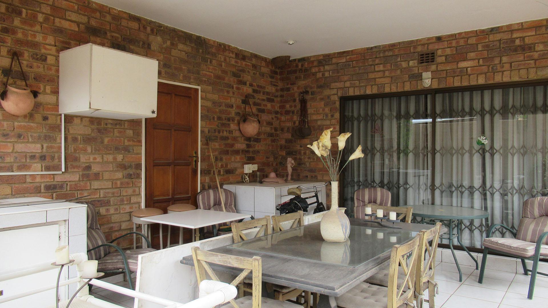 Patio - 24 square meters of property in Winchester Hills