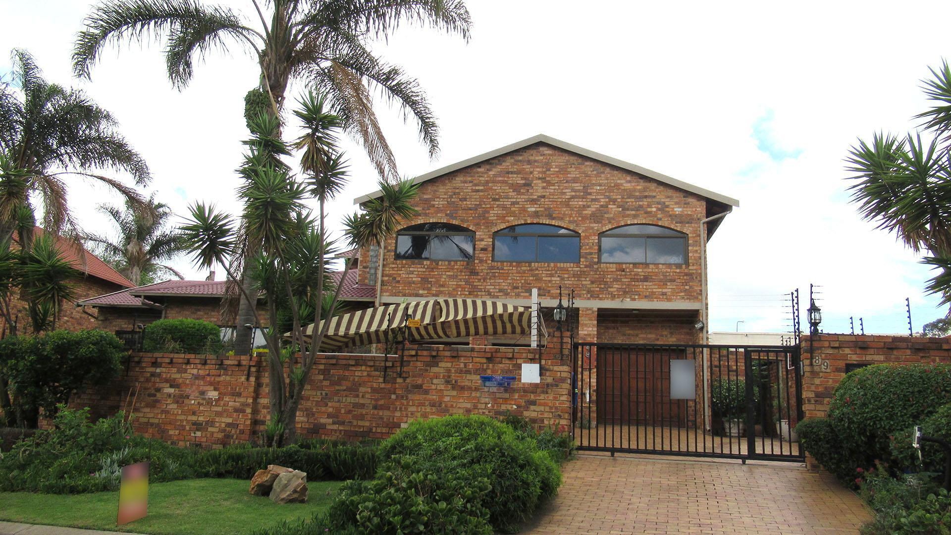 Front View of property in Winchester Hills