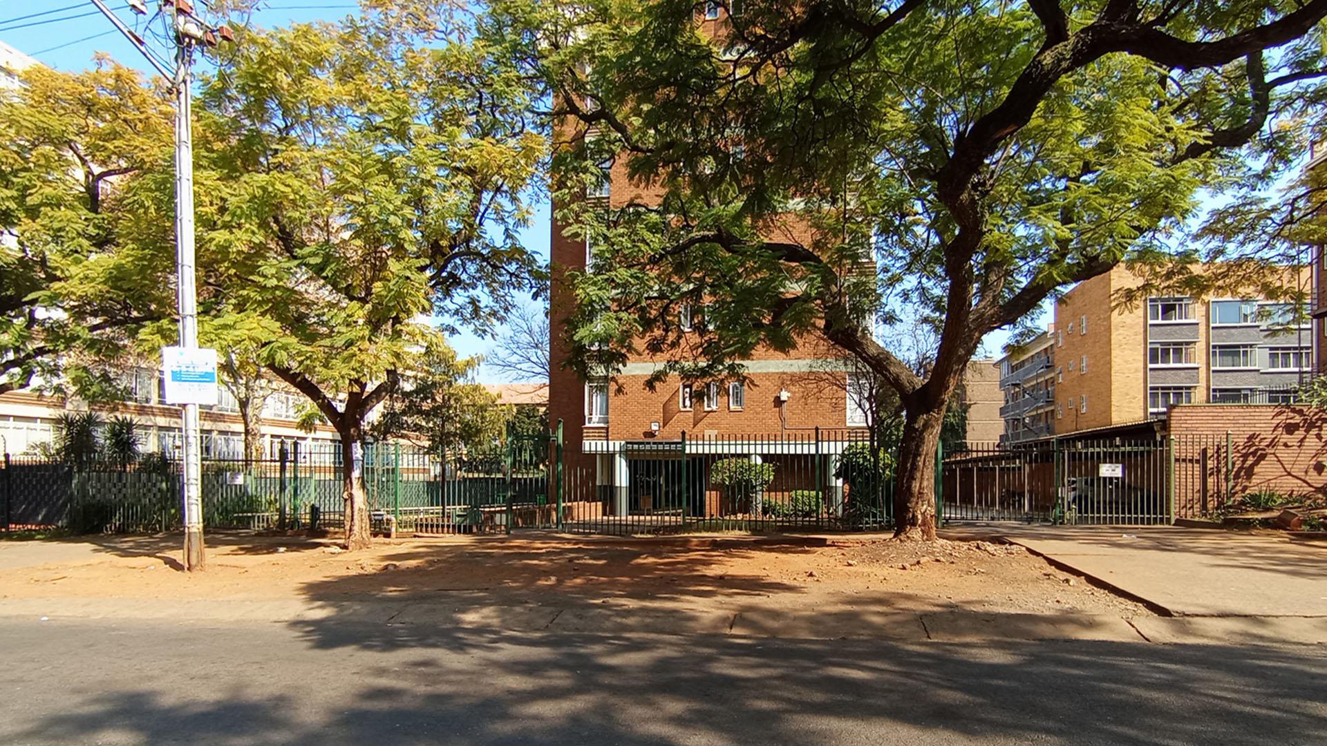 Front View of property in Arcadia