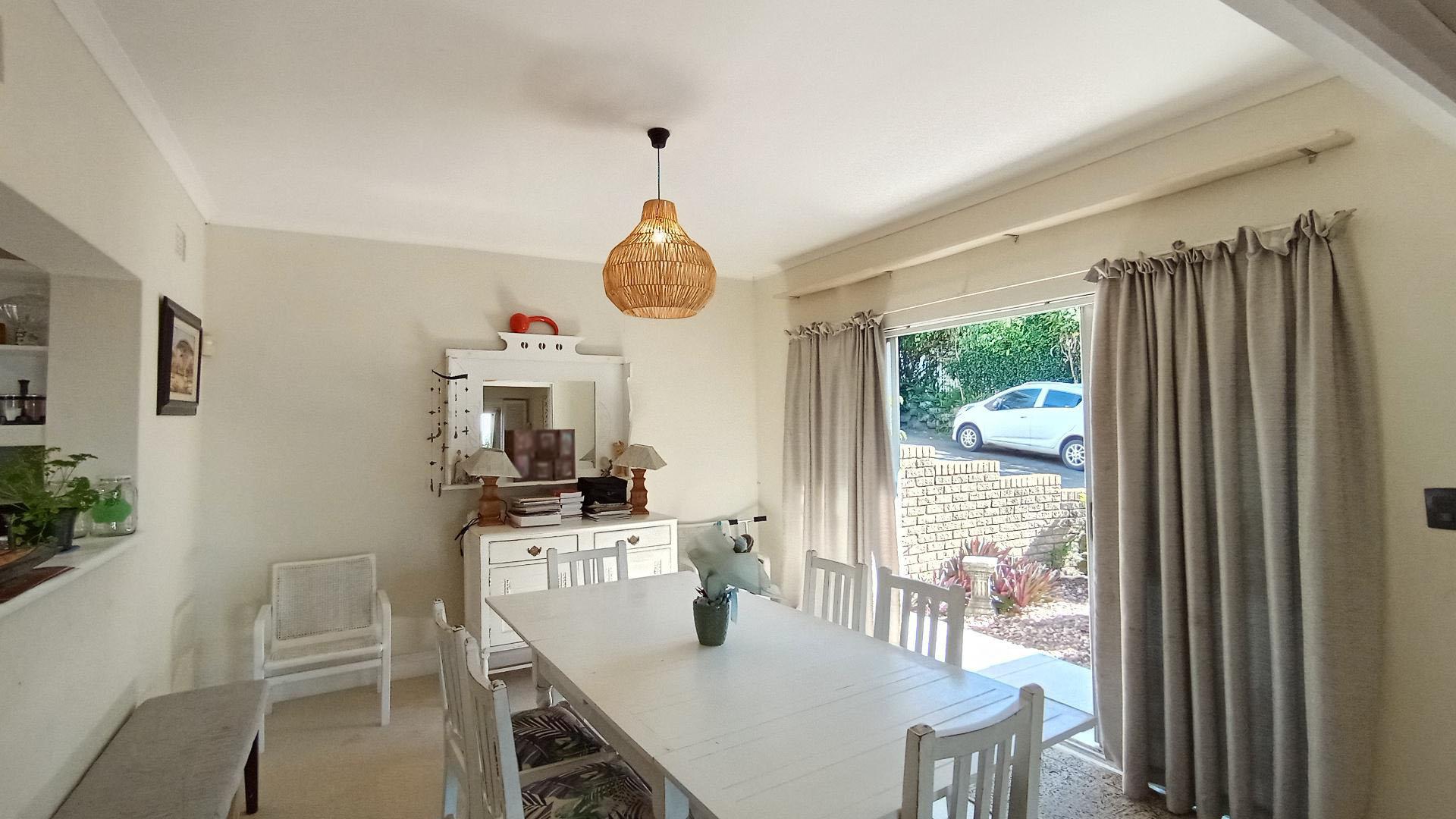 Dining Room - 20 square meters of property in Berea West 