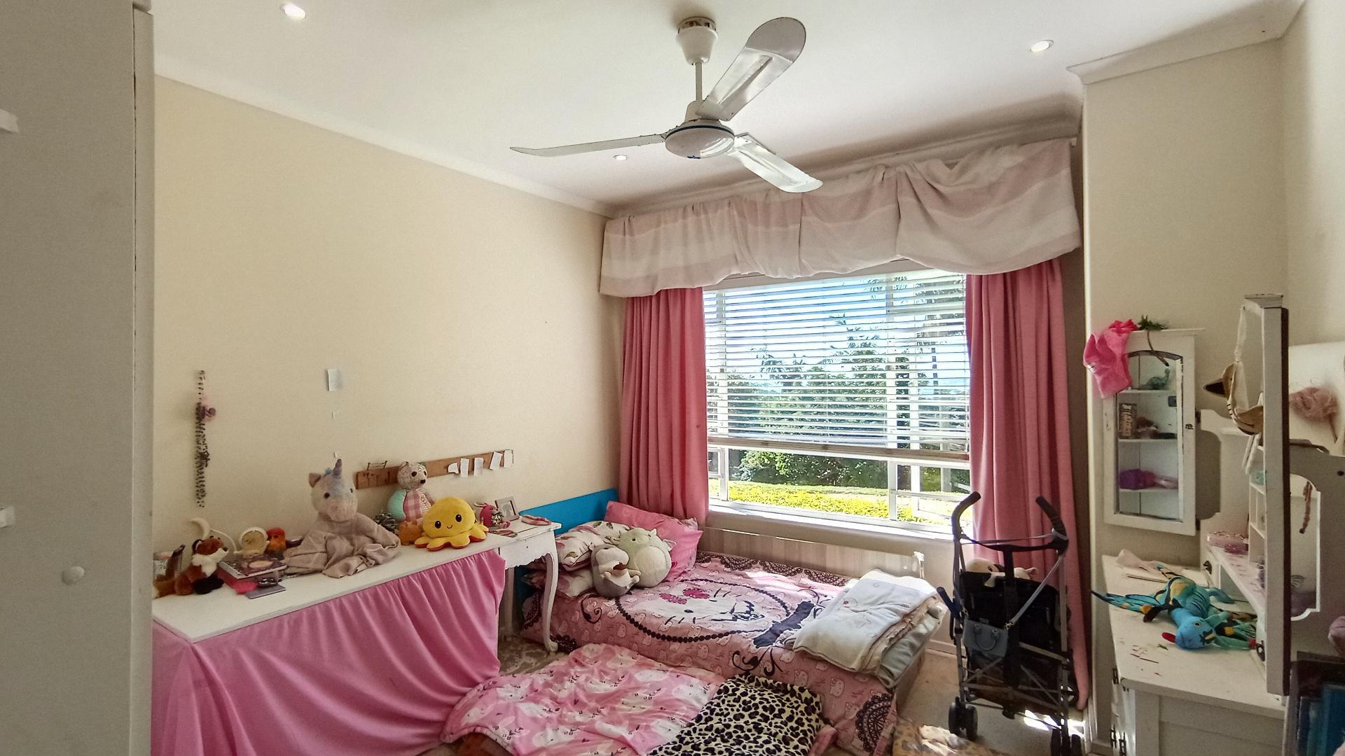 Bed Room 2 - 14 square meters of property in Berea West 