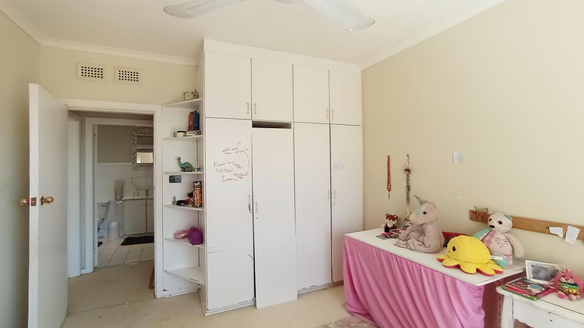 Bed Room 2 - 14 square meters of property in Berea West 