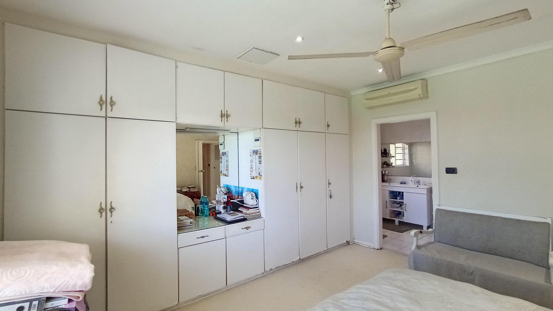 Main Bedroom - 27 square meters of property in Berea West 