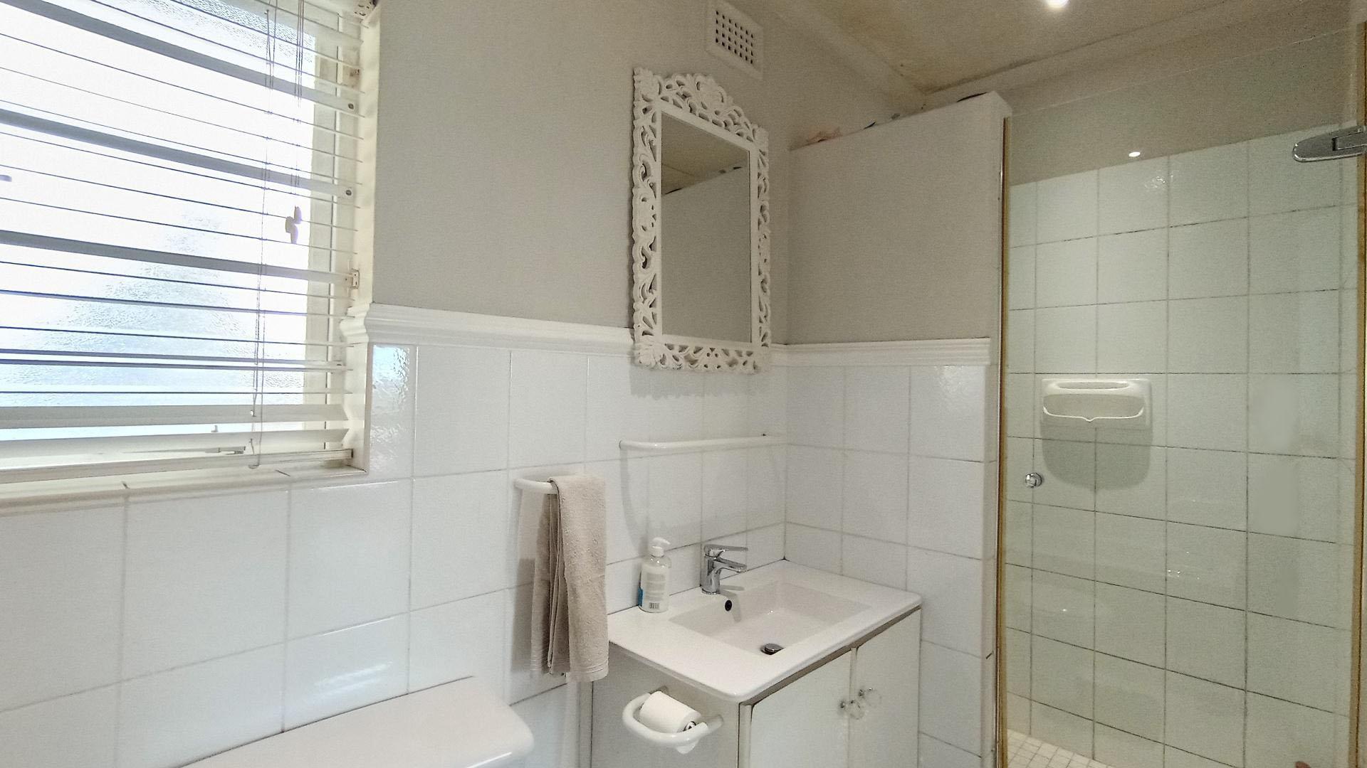 Bathroom 1 - 13 square meters of property in Berea West 