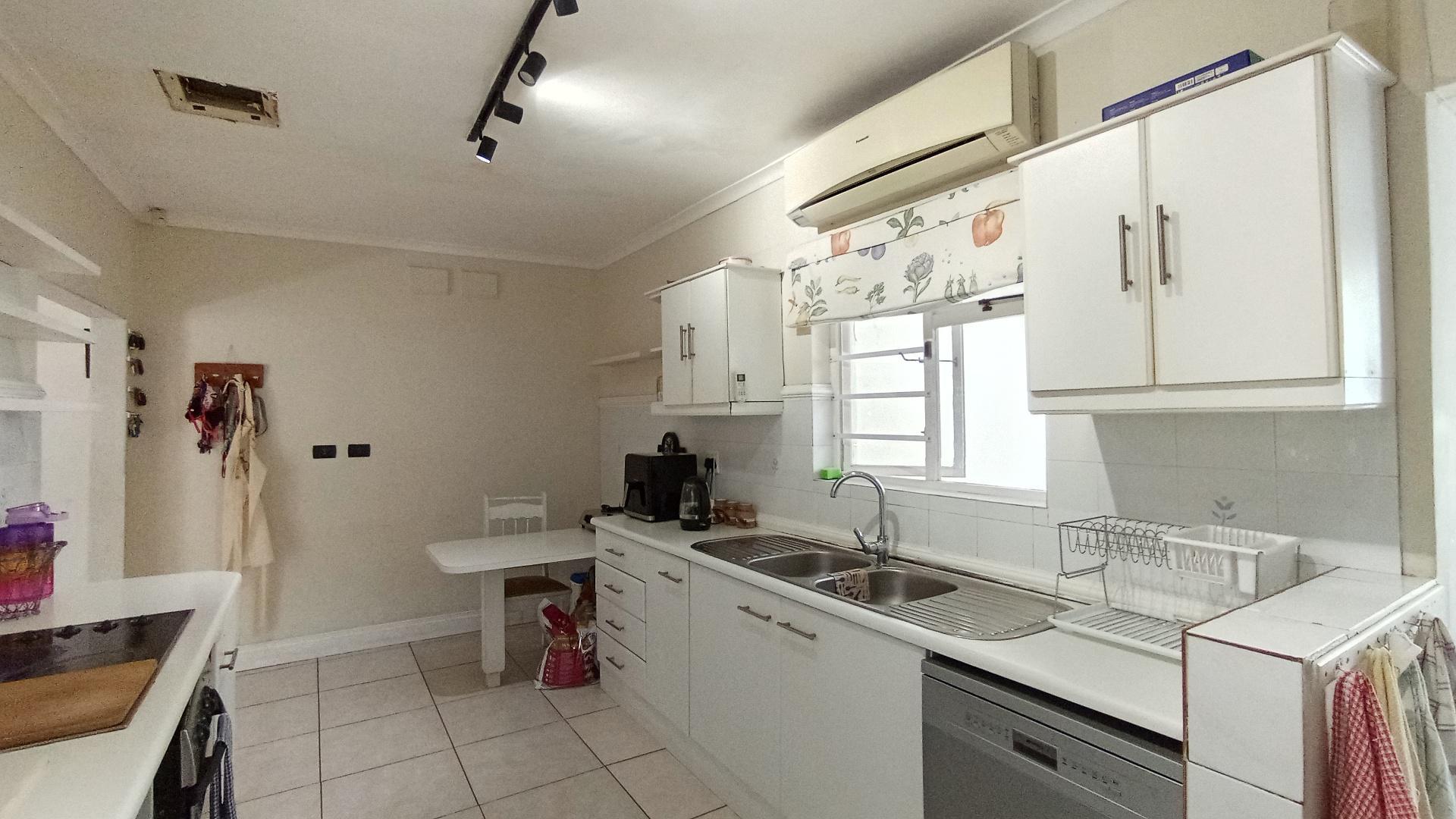 Kitchen - 37 square meters of property in Berea West 