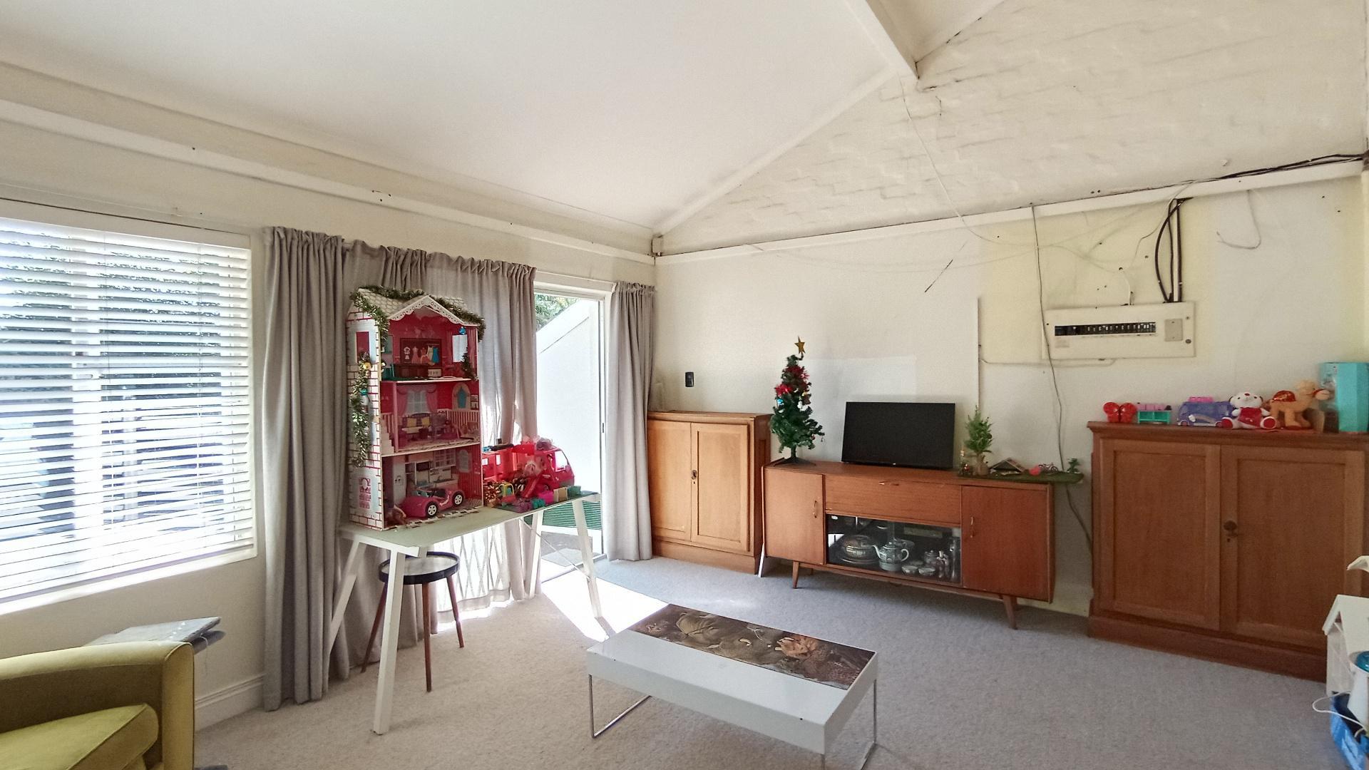 TV Room - 32 square meters of property in Berea West 