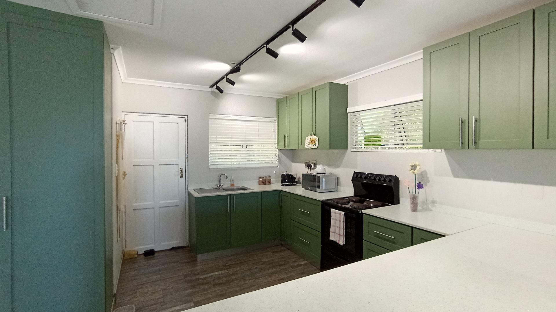 Kitchen - 37 square meters of property in Berea West 