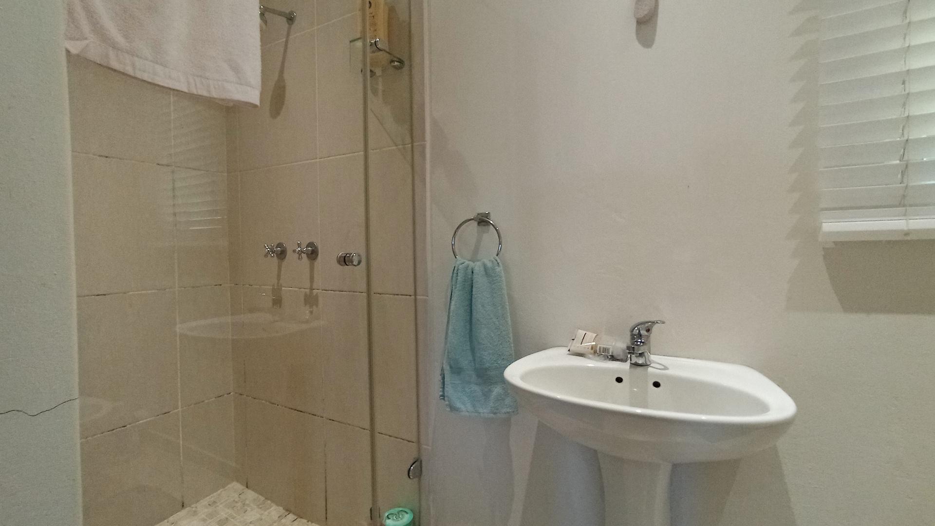 Bathroom 1 - 13 square meters of property in Berea West 