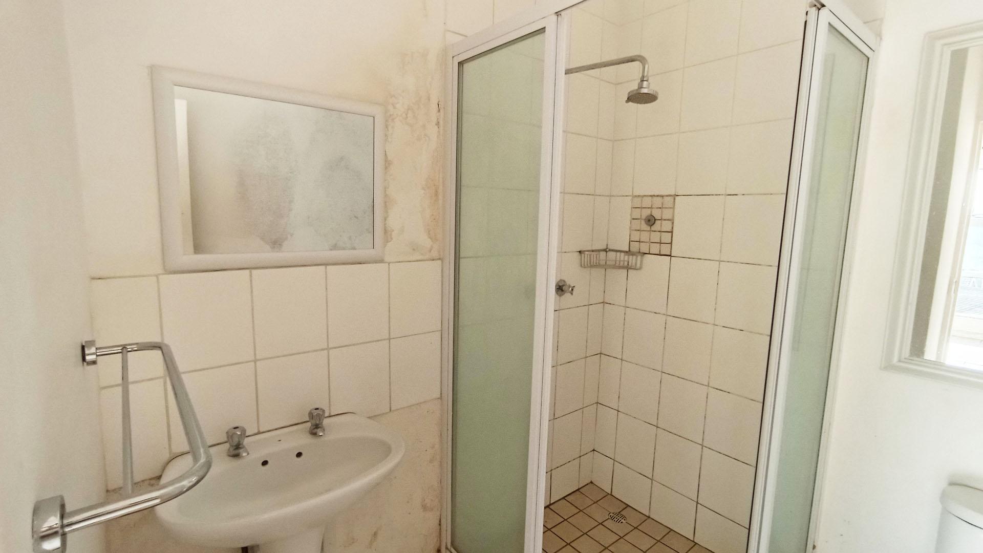 Main Bathroom - 5 square meters of property in Sea View 