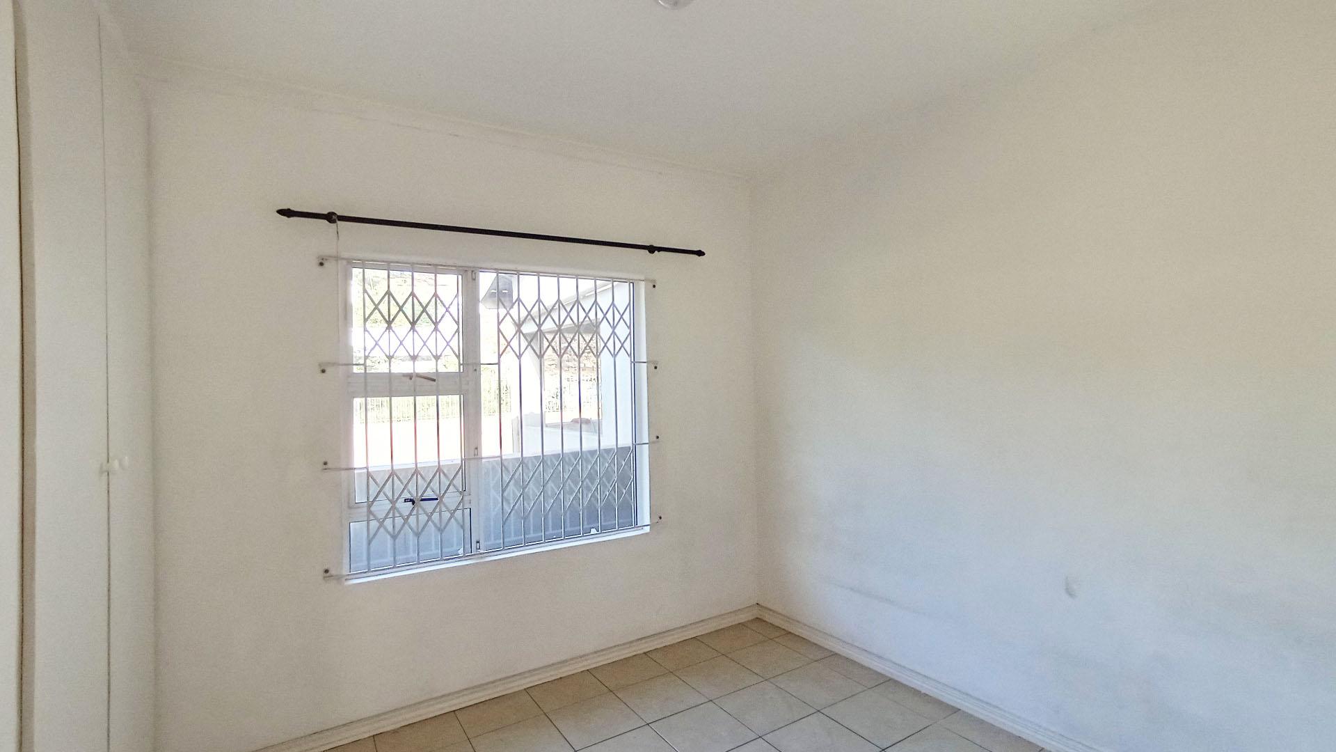 Bed Room 2 - 11 square meters of property in Sea View 