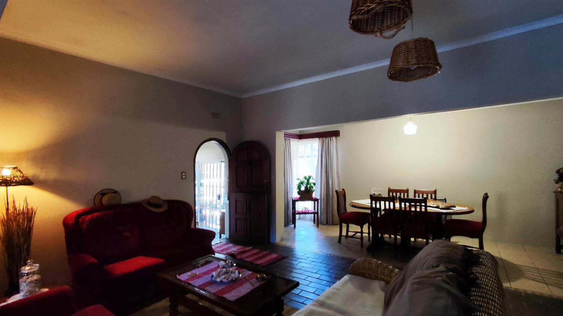 Lounges - 39 square meters of property in Walkerville