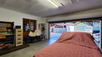 Garage - 125 square meters of property in Walkerville