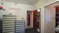 Spaces - 75 square meters of property in Walkerville