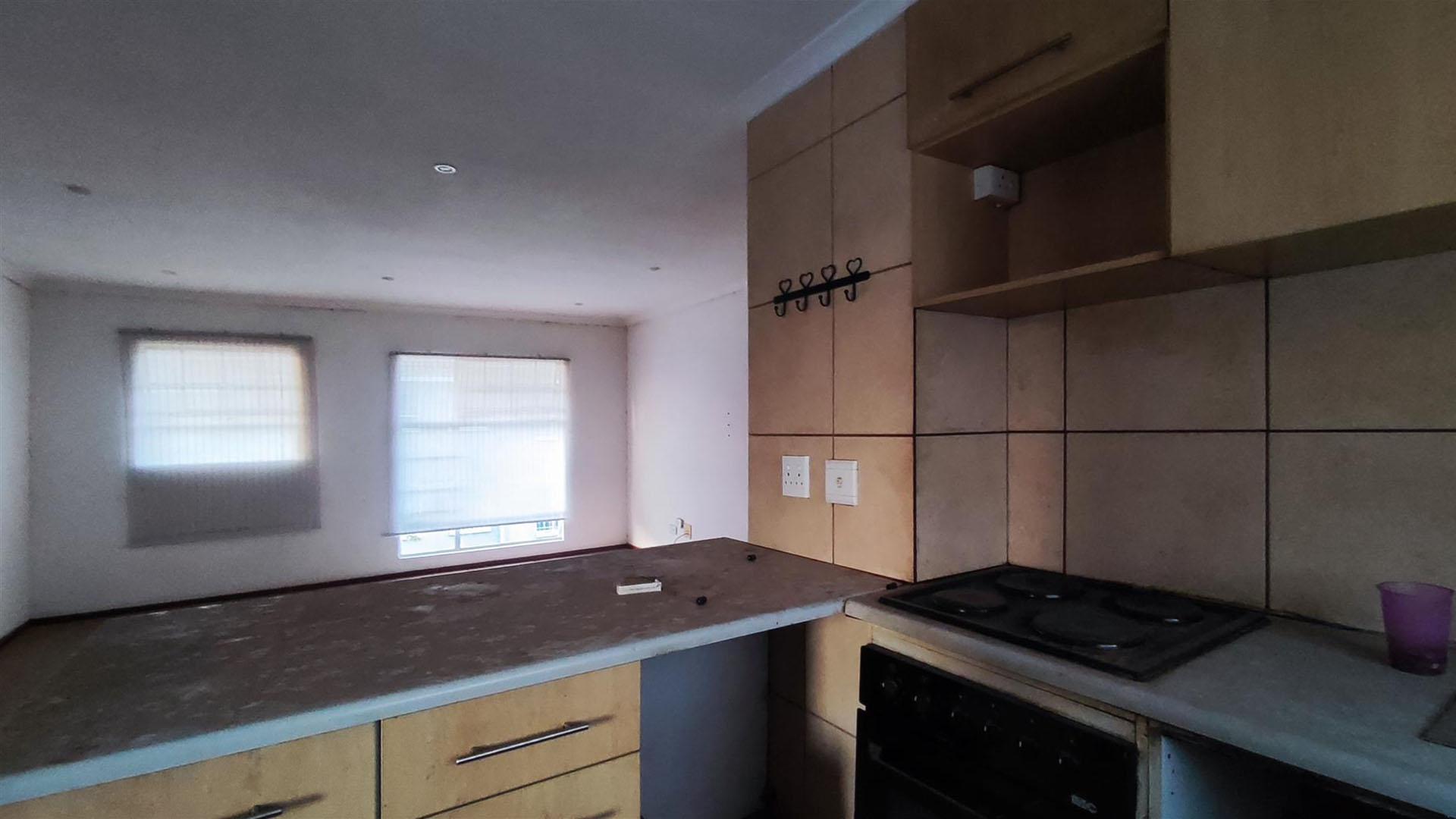 Kitchen - 8 square meters of property in Ravenswood