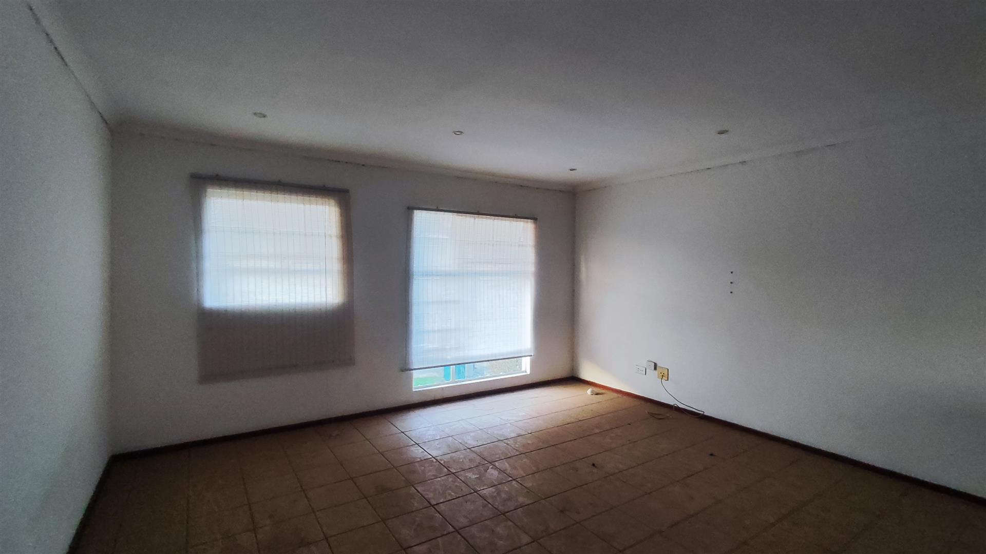 Lounges - 25 square meters of property in Ravenswood