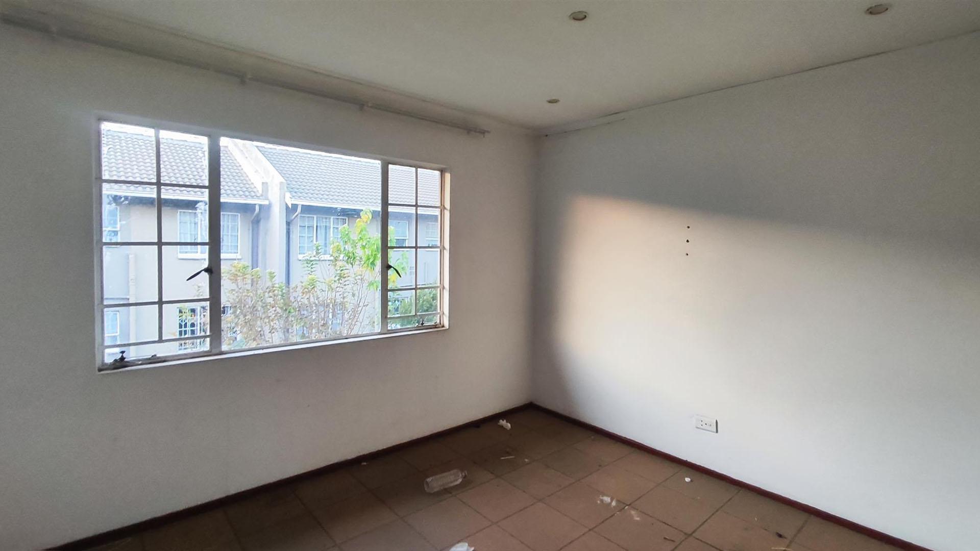 Bed Room 1 - 15 square meters of property in Ravenswood