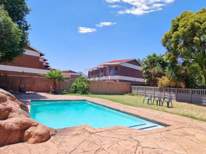 2 Bedroom Simplex for Sale For Sale in Beyers Park - MR677039