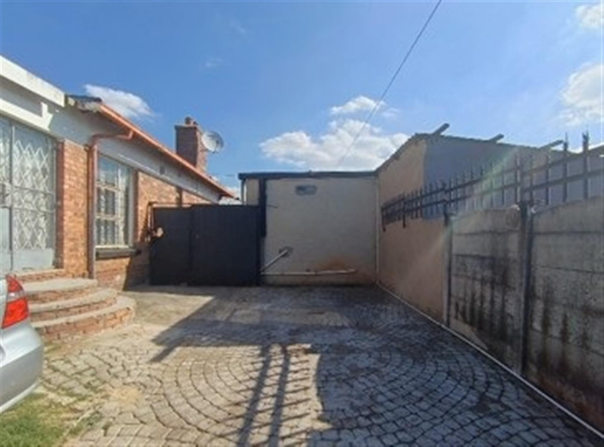 Front View of property in South Hills