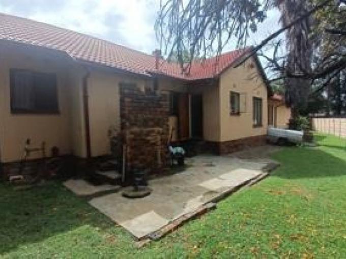 3 Bedroom House for Sale For Sale in Brackendowns - MR677055