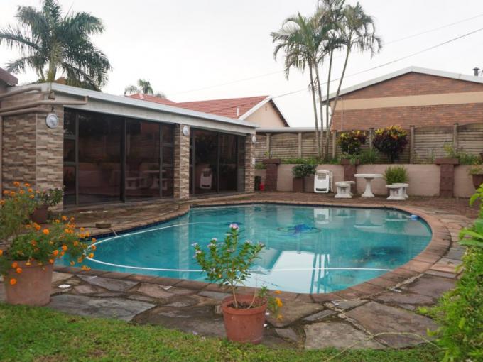 4 Bedroom House for Sale For Sale in Queensburgh - MR677060
