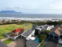  of property in Bloubergstrand