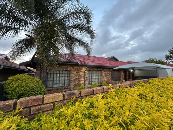 3 Bedroom House for Sale For Sale in Protea Park Remove - MR677078