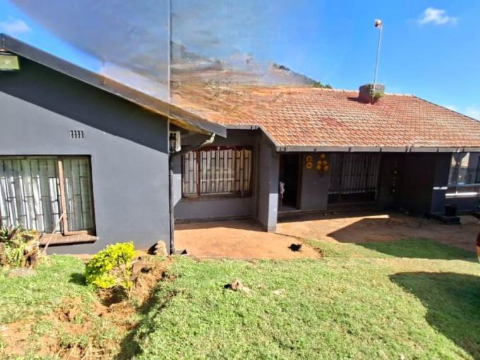 3 Bedroom House for Sale For Sale in Athlone Park - MR677080