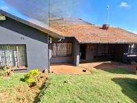 3 Bedroom 2 Bathroom House for Sale for sale in Athlone Park
