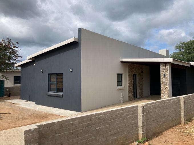 2 Bedroom Simplex for Sale For Sale in Hoedspruit - MR677084