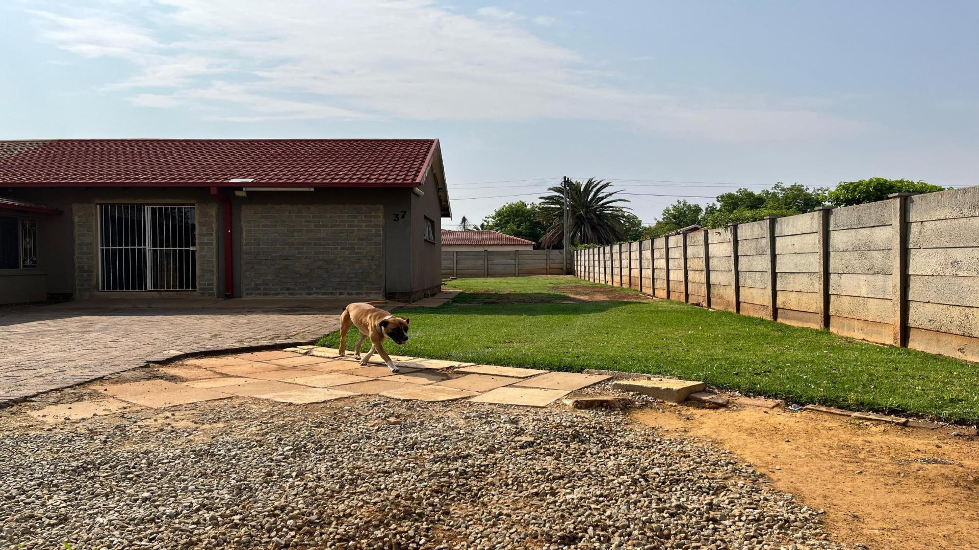 Front View of property in Meiringspark